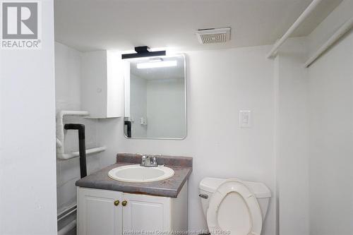 1129 Drouillard, Windsor, ON - Indoor Photo Showing Bathroom