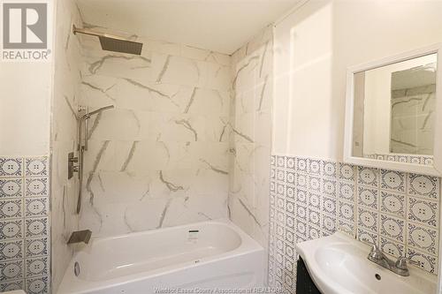 1129 Drouillard, Windsor, ON - Indoor Photo Showing Bathroom