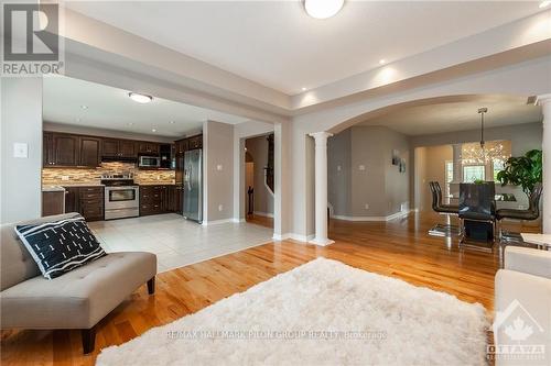 250 Burnaby Drive, Ottawa, ON - Indoor Photo Showing Living Room