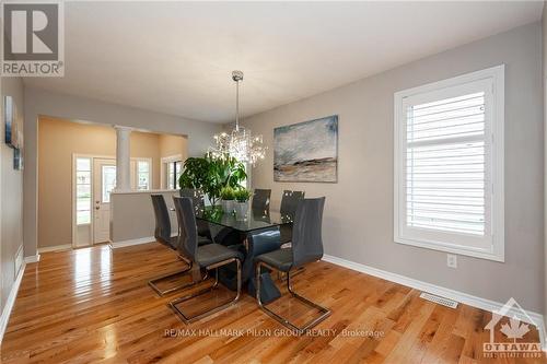 250 Burnaby Drive, Ottawa, ON - Indoor Photo Showing Dining Room