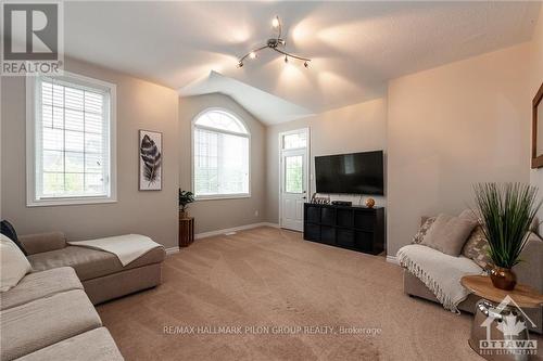 250 Burnaby Drive, Ottawa, ON - Indoor Photo Showing Living Room