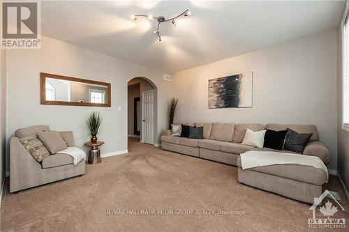 250 Burnaby Drive, Ottawa, ON - Indoor Photo Showing Living Room