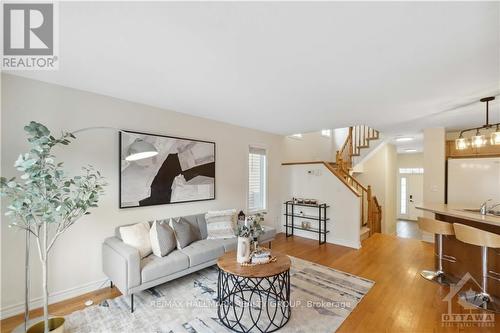 323 Glenbrae Avenue, Ottawa, ON - Indoor Photo Showing Living Room