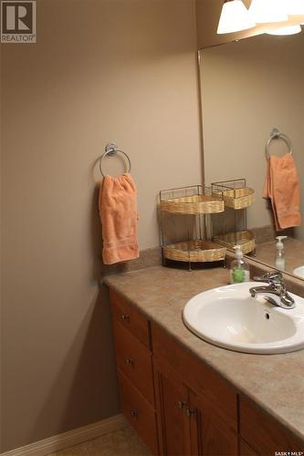 602 2221 Adelaide Street E, Saskatoon, SK - Indoor Photo Showing Bathroom