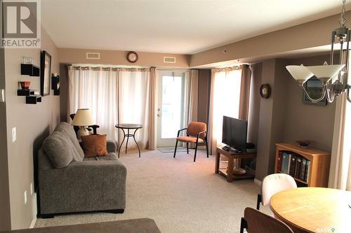 602 2221 Adelaide Street E, Saskatoon, SK - Indoor Photo Showing Living Room