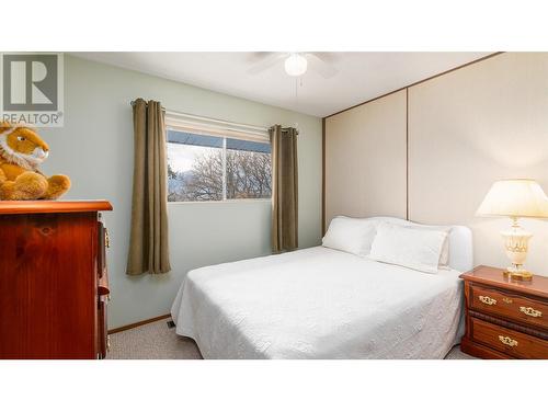 205 5Th Avenue N, Creston, BC - Indoor Photo Showing Bedroom