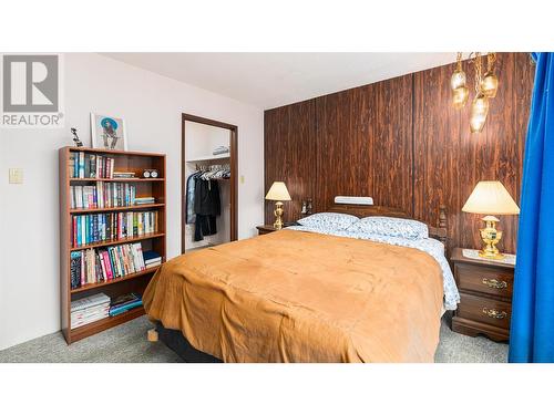 205 5Th Avenue N, Creston, BC - Indoor Photo Showing Bedroom