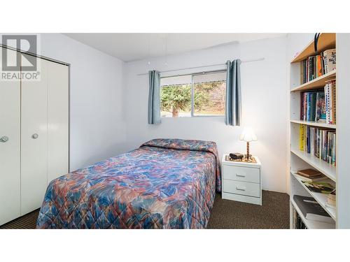 205 5Th Avenue N, Creston, BC - Indoor Photo Showing Bedroom