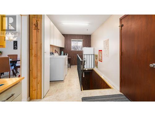 205 5Th Avenue N, Creston, BC - Indoor Photo Showing Laundry Room