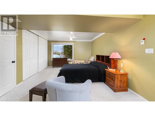 205 5Th Avenue N, Creston, BC - Indoor Photo Showing Bedroom