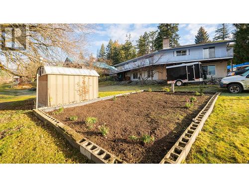 205 5Th Avenue N, Creston, BC - Outdoor