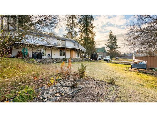 205 5Th Avenue N, Creston, BC - Outdoor