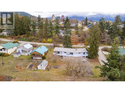 205 5Th Avenue N, Creston, BC - Outdoor With View