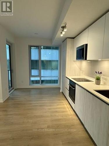 1009 - 8 Widmer Street, Toronto, ON - Indoor Photo Showing Kitchen