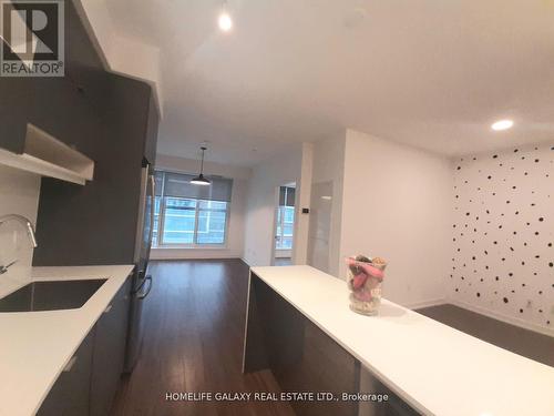 416 - 4065 Confederation Parkway, Mississauga, ON - Indoor Photo Showing Kitchen