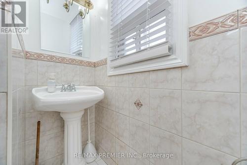 213 Symington Avenue, Toronto, ON - Indoor Photo Showing Bathroom