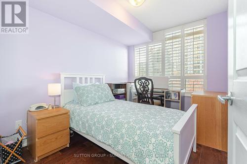 409 - 3880 Duke Of York Boulevard, Mississauga, ON - Indoor Photo Showing Bedroom