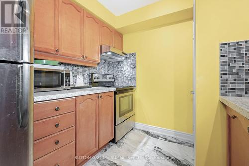 409 - 3880 Duke Of York Boulevard, Mississauga, ON - Indoor Photo Showing Kitchen