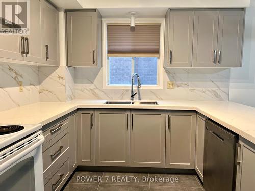 4485 Jenkins Crescent, Mississauga, ON - Indoor Photo Showing Kitchen With Double Sink