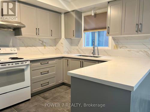 4485 Jenkins Crescent, Mississauga, ON - Indoor Photo Showing Kitchen With Double Sink