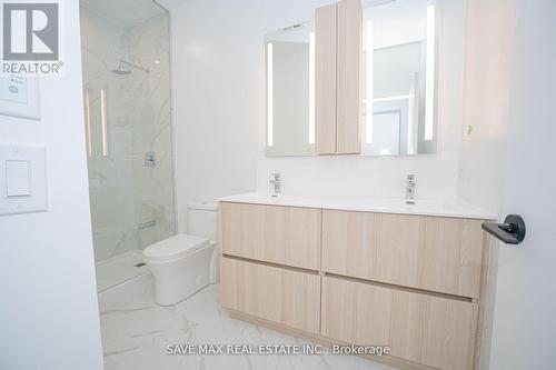 Th108 - 220 Missinnihe Way, Mississauga, ON - Indoor Photo Showing Bathroom