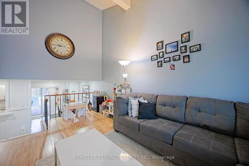 3053 Merritt Avenue, Mississauga, ON - Indoor Photo Showing Living Room