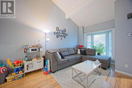 3053 Merritt Avenue, Mississauga, ON - Indoor Photo Showing Living Room