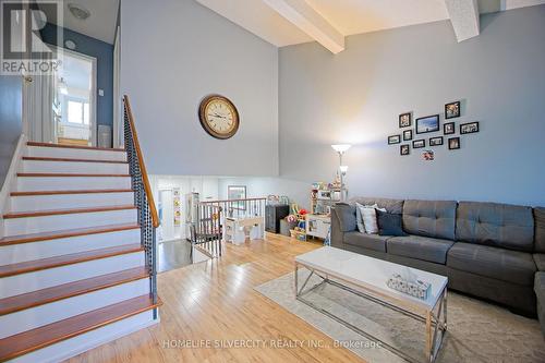 3053 Merritt Avenue, Mississauga, ON - Indoor Photo Showing Living Room