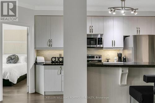 306 - 3351 Cawthra Road, Mississauga, ON - Indoor Photo Showing Kitchen