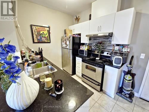 110 - 1360 Costigan Road, Milton, ON - Indoor Photo Showing Kitchen With Double Sink