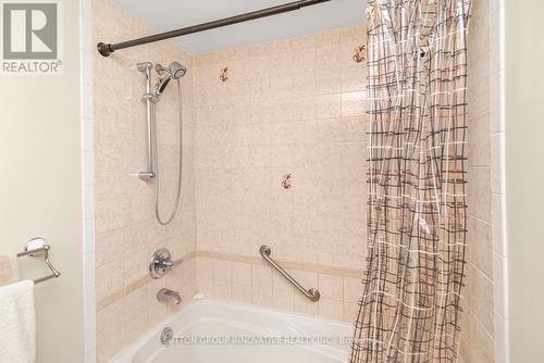 2 - 2052 Brant Street, Burlington, ON - Indoor Photo Showing Bathroom