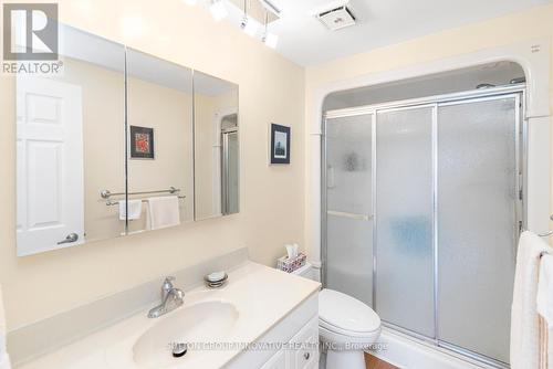 2 - 2052 Brant Street, Burlington, ON - Indoor Photo Showing Bathroom