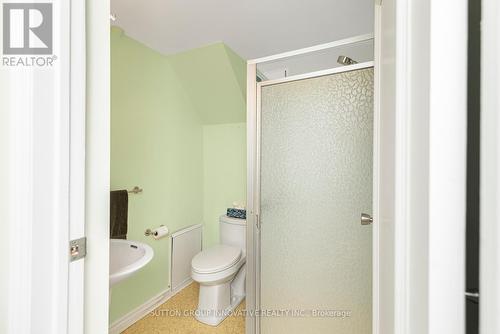 2 - 2052 Brant Street, Burlington, ON - Indoor Photo Showing Bathroom