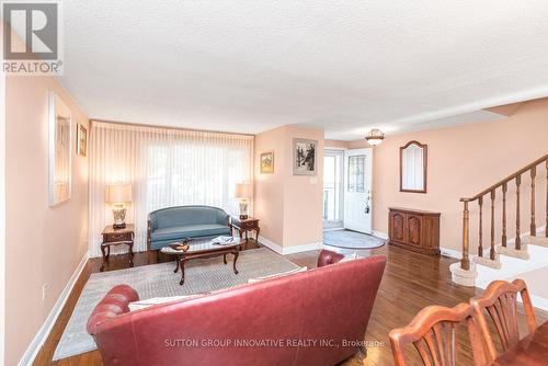 2 - 2052 Brant Street, Burlington, ON - Indoor Photo Showing Living Room