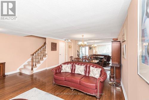 2 - 2052 Brant Street, Burlington, ON - Indoor Photo Showing Living Room