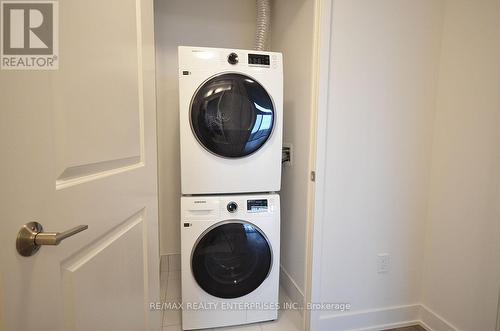 1601 - 202 Burnhamthorpe Road E, Mississauga, ON - Indoor Photo Showing Laundry Room