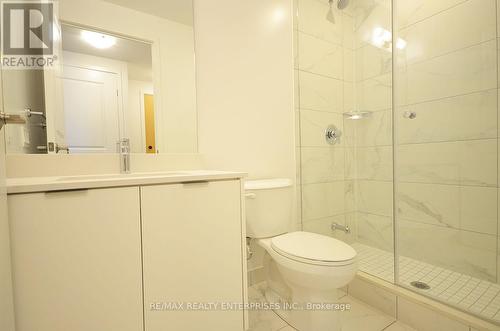 1601 - 202 Burnhamthorpe Road E, Mississauga, ON - Indoor Photo Showing Bathroom