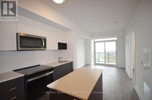 1601 - 202 Burnhamthorpe Road E, Mississauga, ON - Indoor Photo Showing Kitchen