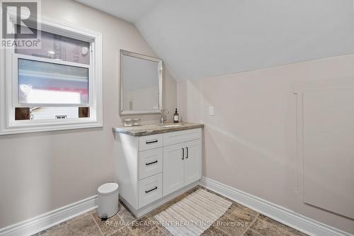 57 Carleton Street N, Thorold, ON - Indoor Photo Showing Bathroom