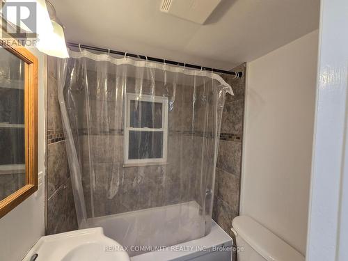 6023 Montrose Road, Niagara Falls, ON - Indoor Photo Showing Bathroom