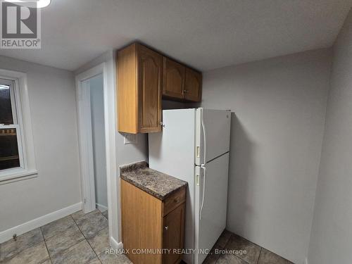 6023 Montrose Road, Niagara Falls, ON - Indoor Photo Showing Kitchen