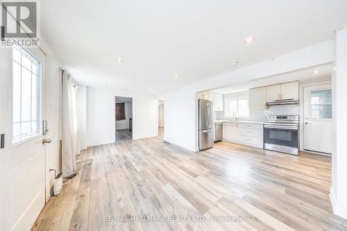 1620 Simcoe Street N, Oshawa, ON - Indoor Photo Showing Kitchen