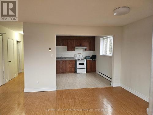 5 - 371 Elgin Court, Oshawa, ON - Indoor Photo Showing Kitchen