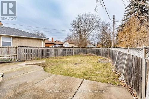 88 Wellington Avenue W, Oshawa, ON - Outdoor