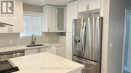 88 Wellington Avenue W, Oshawa, ON - Indoor Photo Showing Kitchen With Upgraded Kitchen