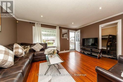 238 Mitchell Avenue, Oshawa, ON - Indoor Photo Showing Living Room