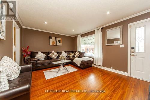 238 Mitchell Avenue, Oshawa, ON - Indoor Photo Showing Living Room