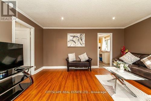 238 Mitchell Avenue, Oshawa, ON - Indoor Photo Showing Living Room