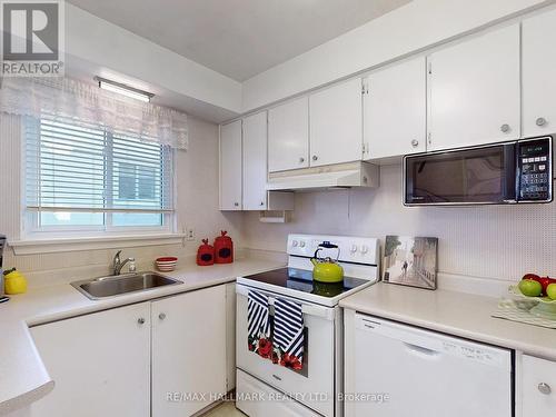 53 Satok Terrace, Toronto, ON - Indoor Photo Showing Kitchen