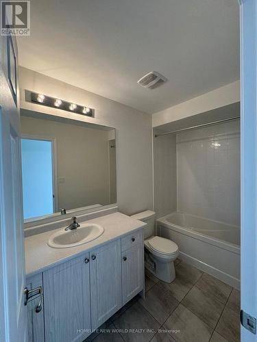 1008 Crowsnest Hollow, Pickering, ON - Indoor Photo Showing Bathroom